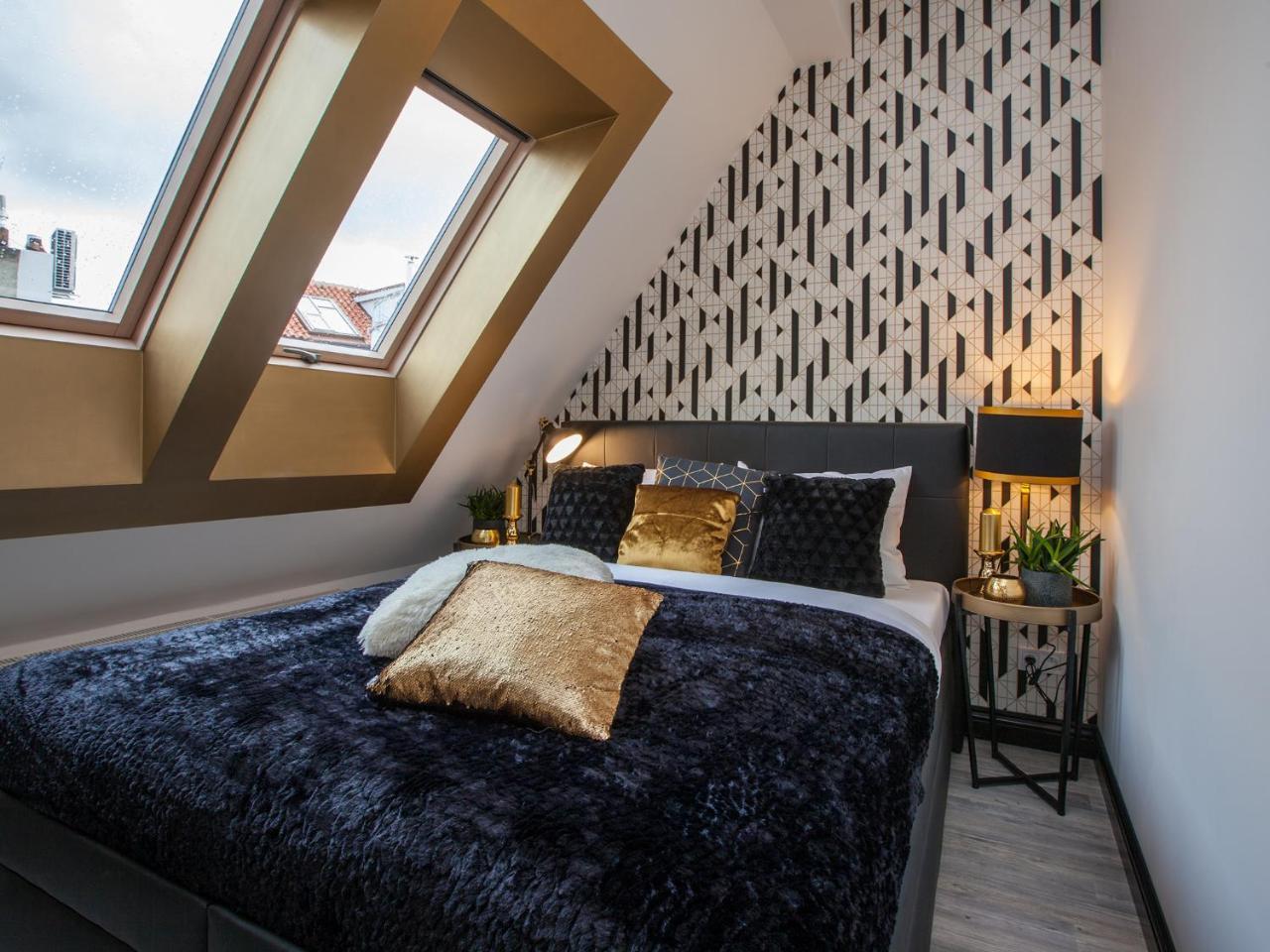 Golden Prague Rooms Bagian luar foto