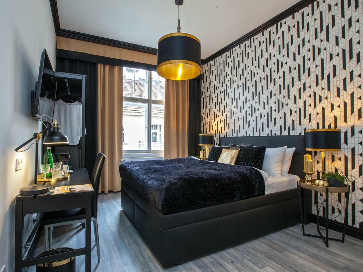 Golden Prague Rooms Bagian luar foto